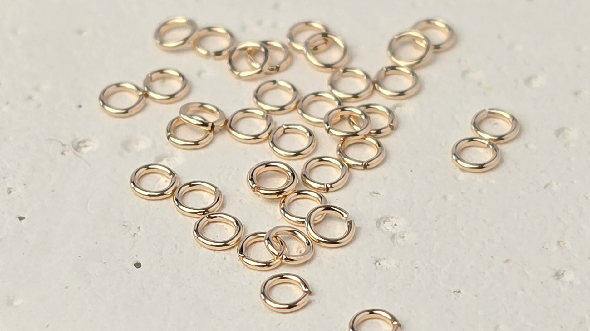 Jump Rings 101: What They Are & How to Choose the Right One for Permanent Jewellery