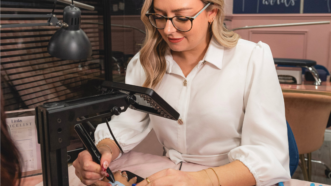 The Benefits of Offering Permanent Jewellery in a Salon Setting