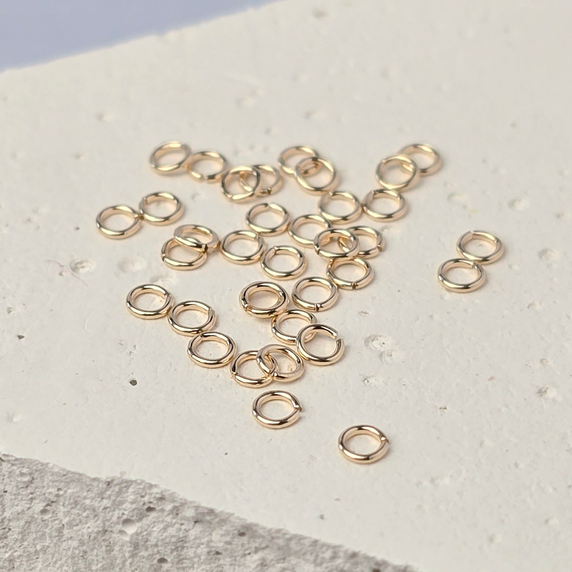 Jump Rings 101: What They Are & How to Choose the Right One for Permanent Jewellery