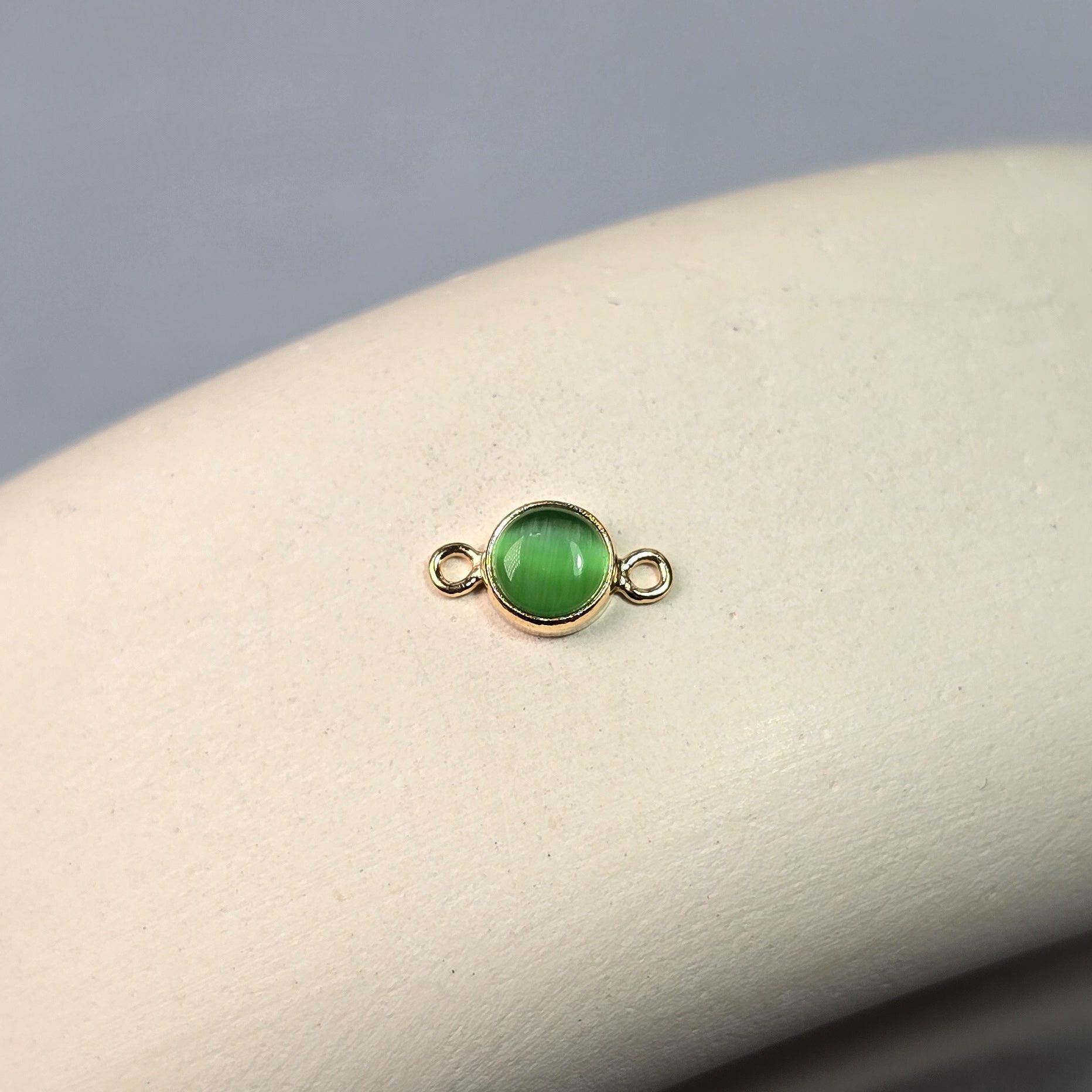 4Mm Green Cat’s Eye Connector Charm