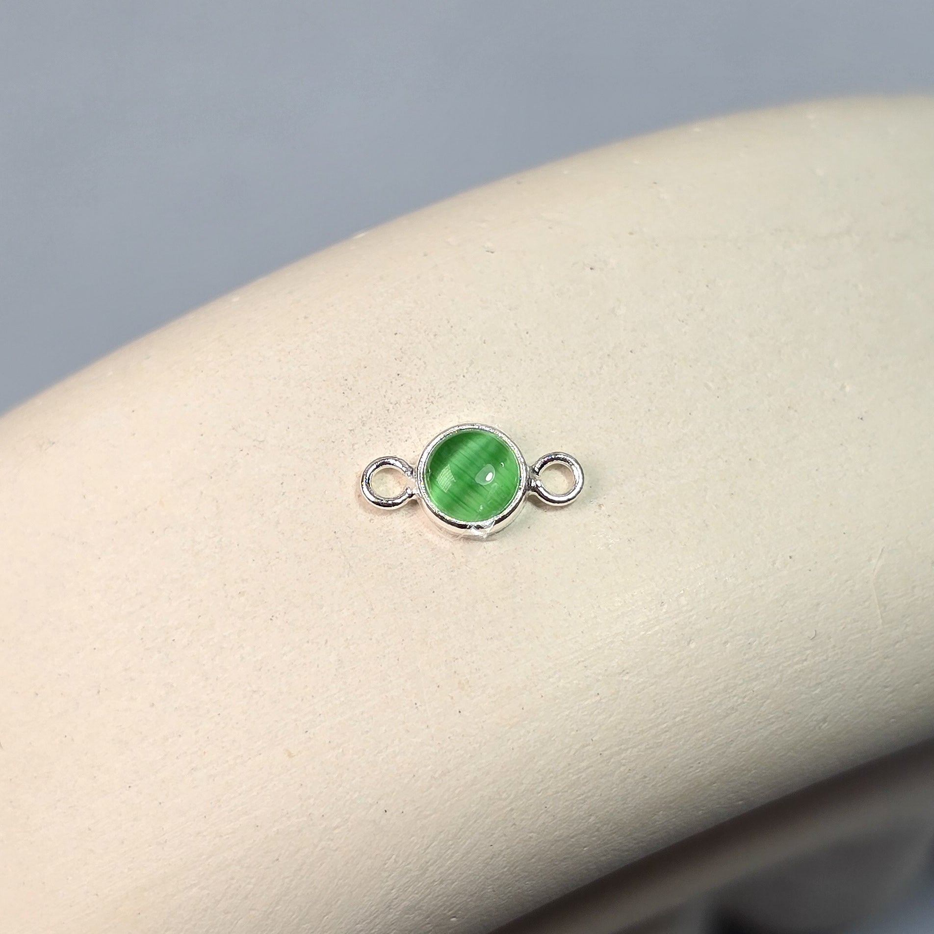 4Mm Green Cat’s Eye Connector Charm