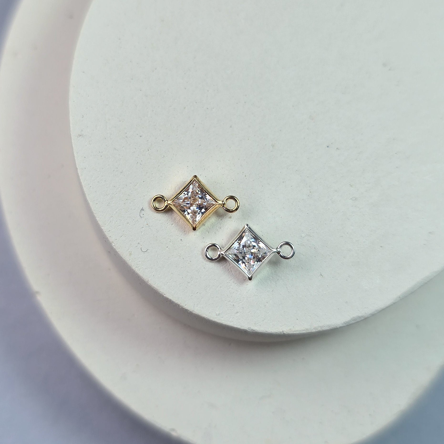 4Mm Crystal Diamond Connector