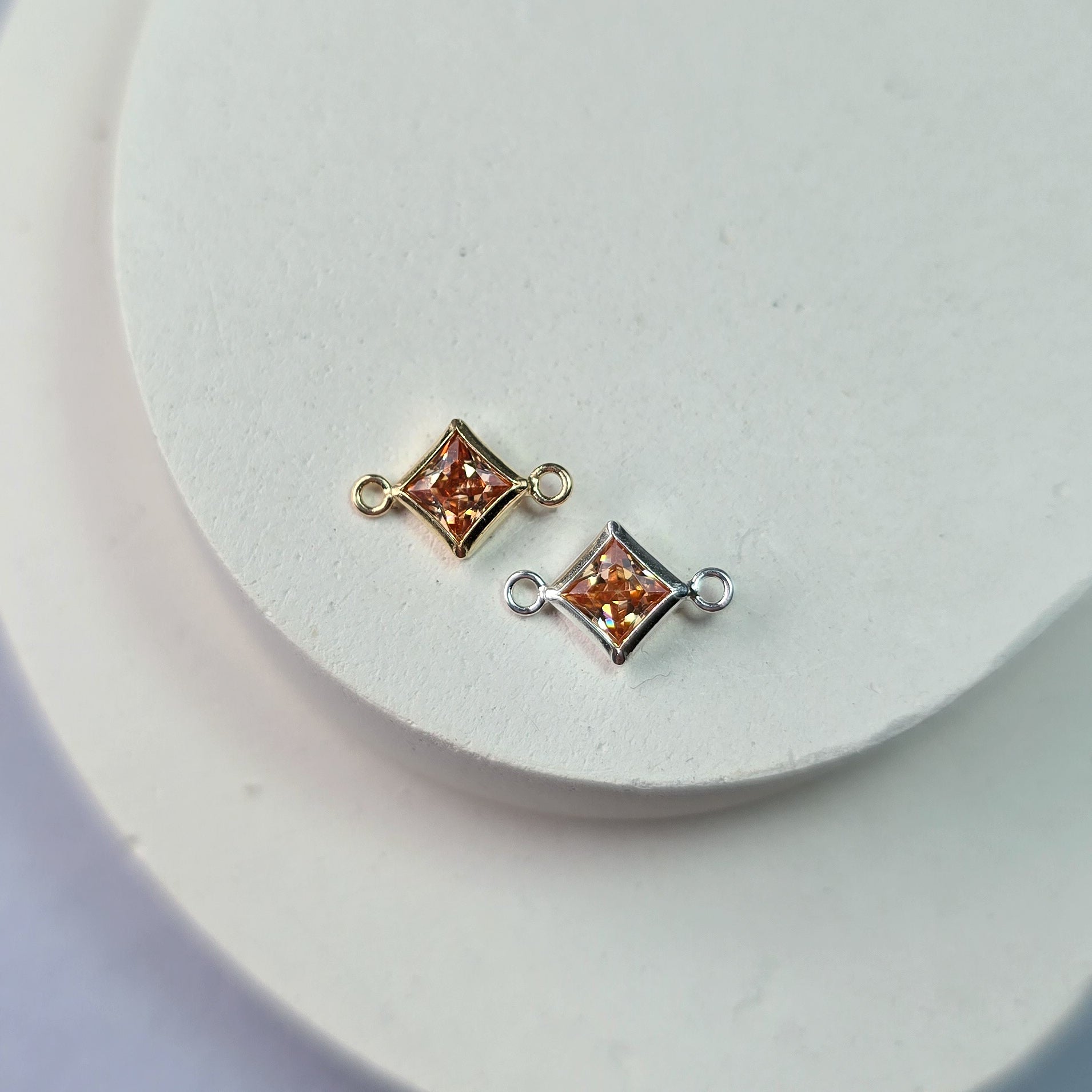 4Mm Crystal Diamond Connector