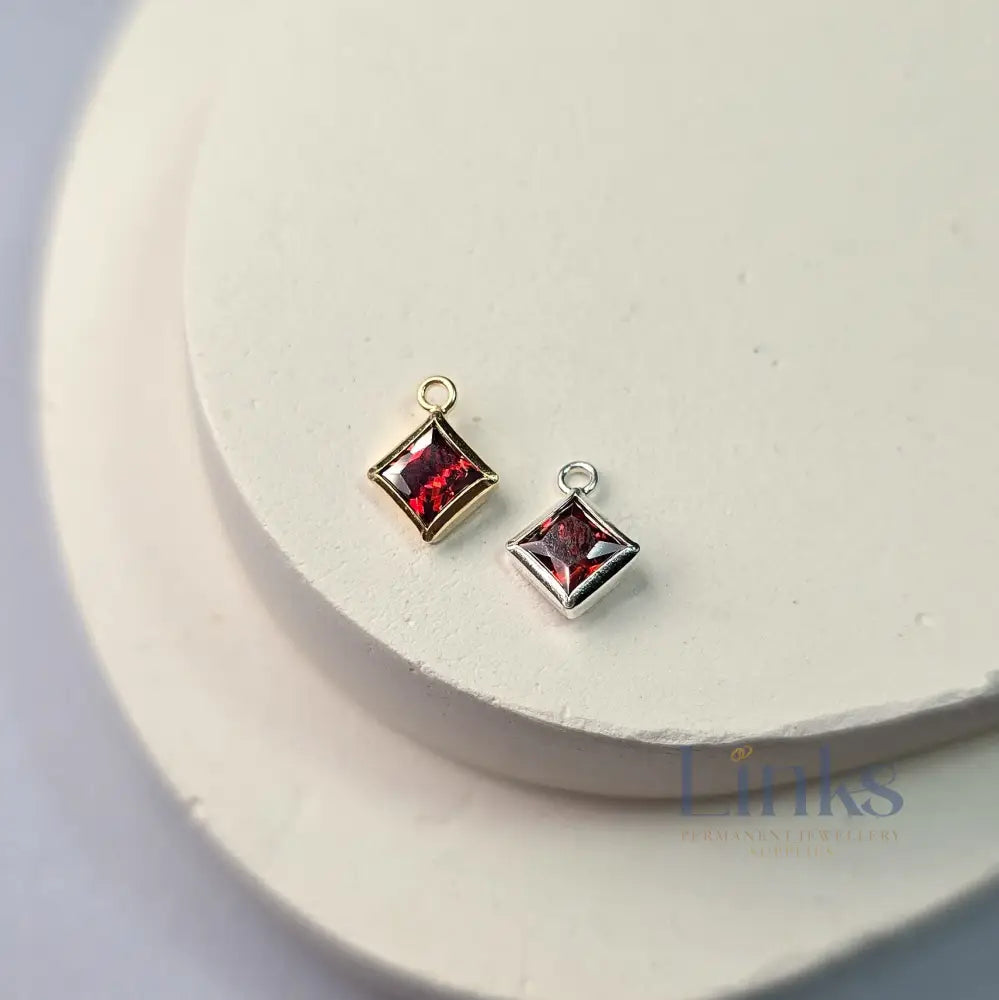 6Mm Crystal Rhombus Pendant 14K Gold Filled / Red Garnet