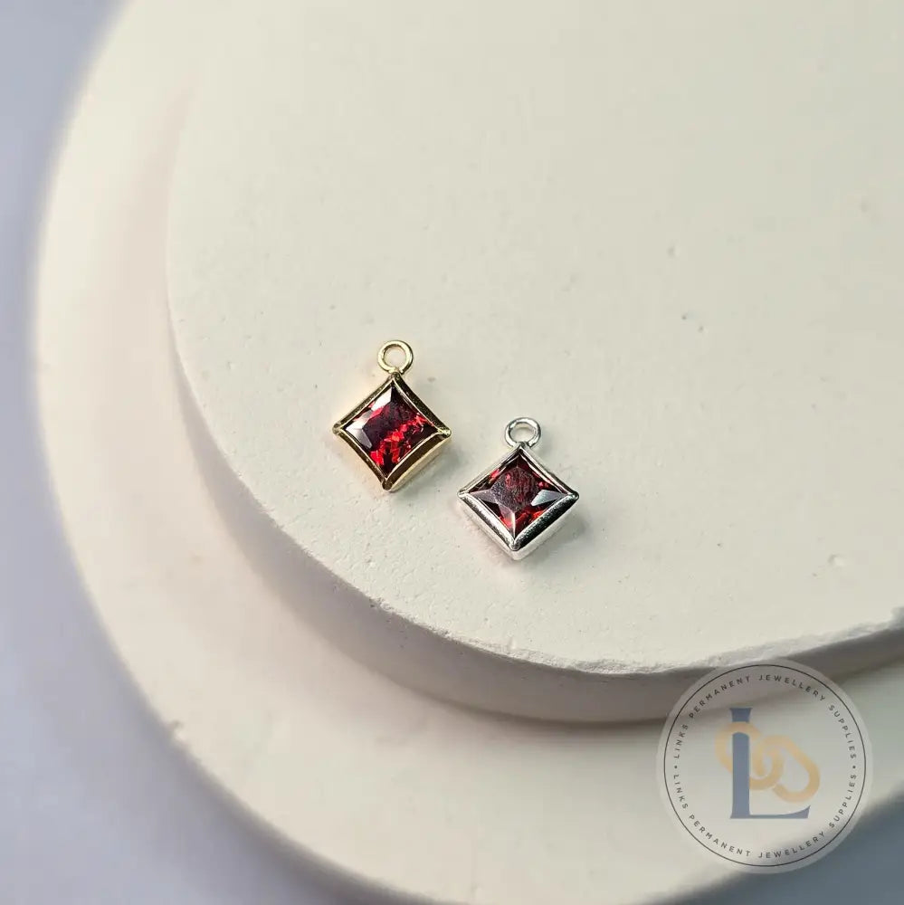 6Mm Crystal Rhombus Pendant Sterling Silver / Red Garnet